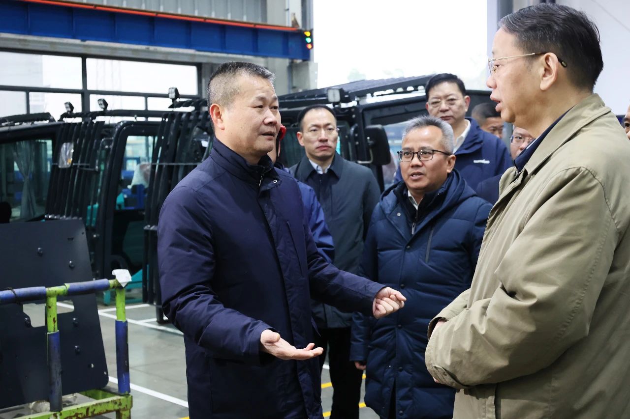 ����ѫ�����߷õ����ǹ��ɶԹ�������