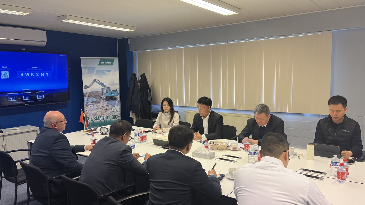 广州工控党委书记、董事长景广军率队赴糖果派对官网智能欧洲子公司考察