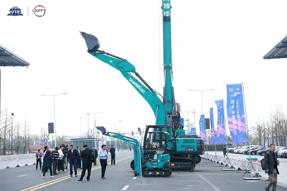 ������������ܹ�ҵ���ǹ��ɶԹ������ܳ�ϯ��ʮ�������������������̳