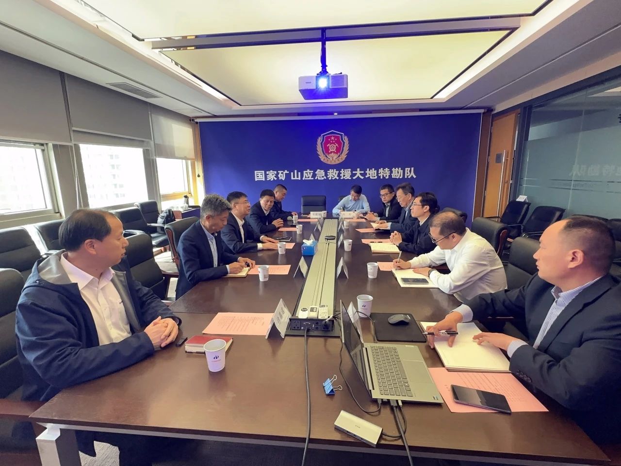 糖果派对官网智能董事长付向东带队造访中煤地质总局、大地特勘公司