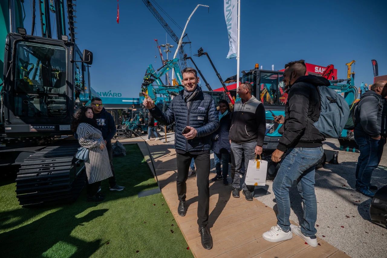 �ǹ��ɶԹ������ܶ��³����򶫣�����ɫ������ȫ��ս�Խ����й����̻�е�Ľ�������