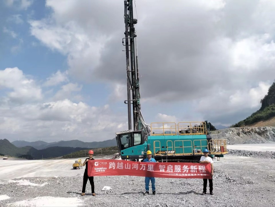 跨越糖果派对官网万里 智启服务新程——糖果派对官网矿岩“服务万里行”运动走进海螺水泥