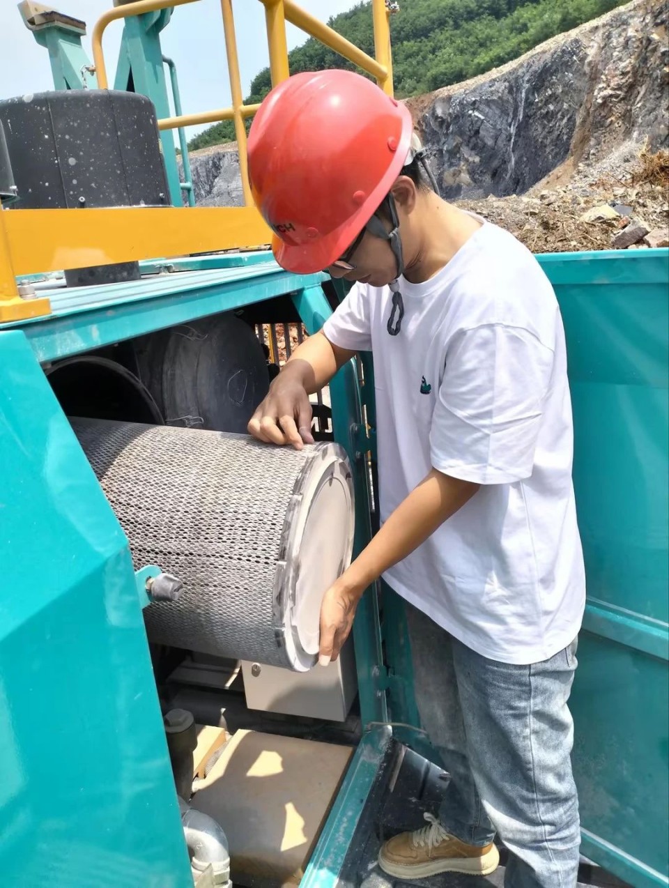 跨越糖果派对官网万里 智启服务新程——糖果派对官网矿岩“服务万里行”运动走进海螺水泥