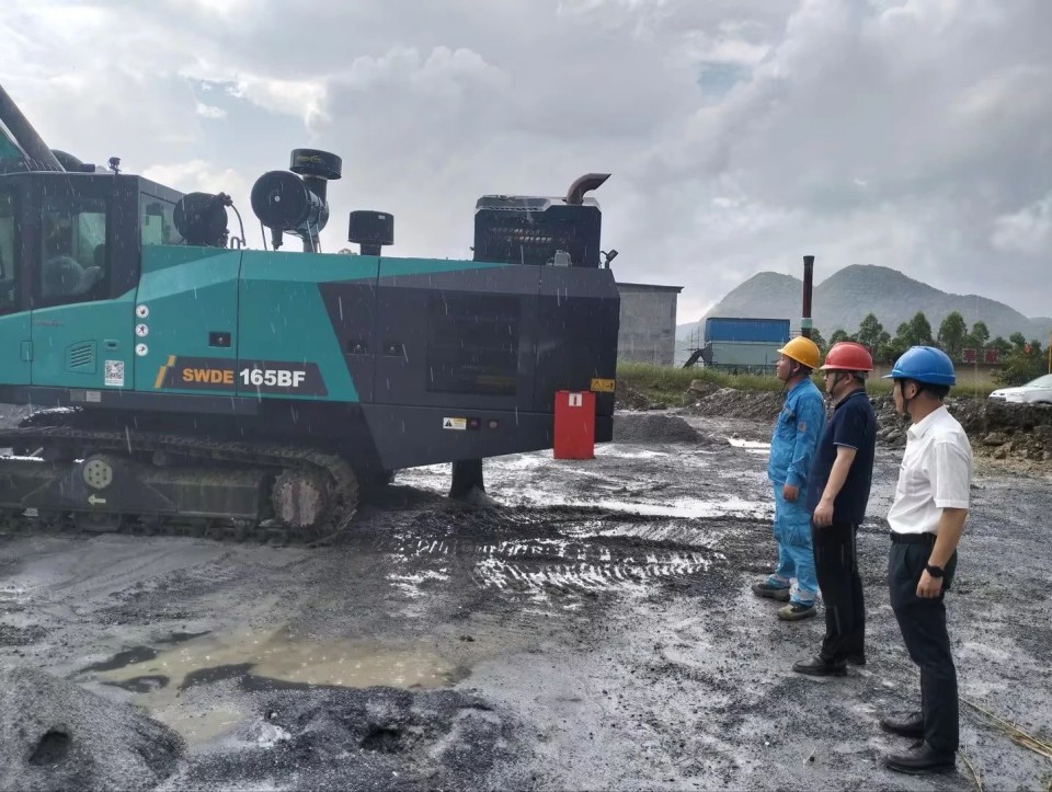 跨越糖果派对官网万里 智启服务新程——糖果派对官网矿岩“服务万里行”运动走进海螺水泥