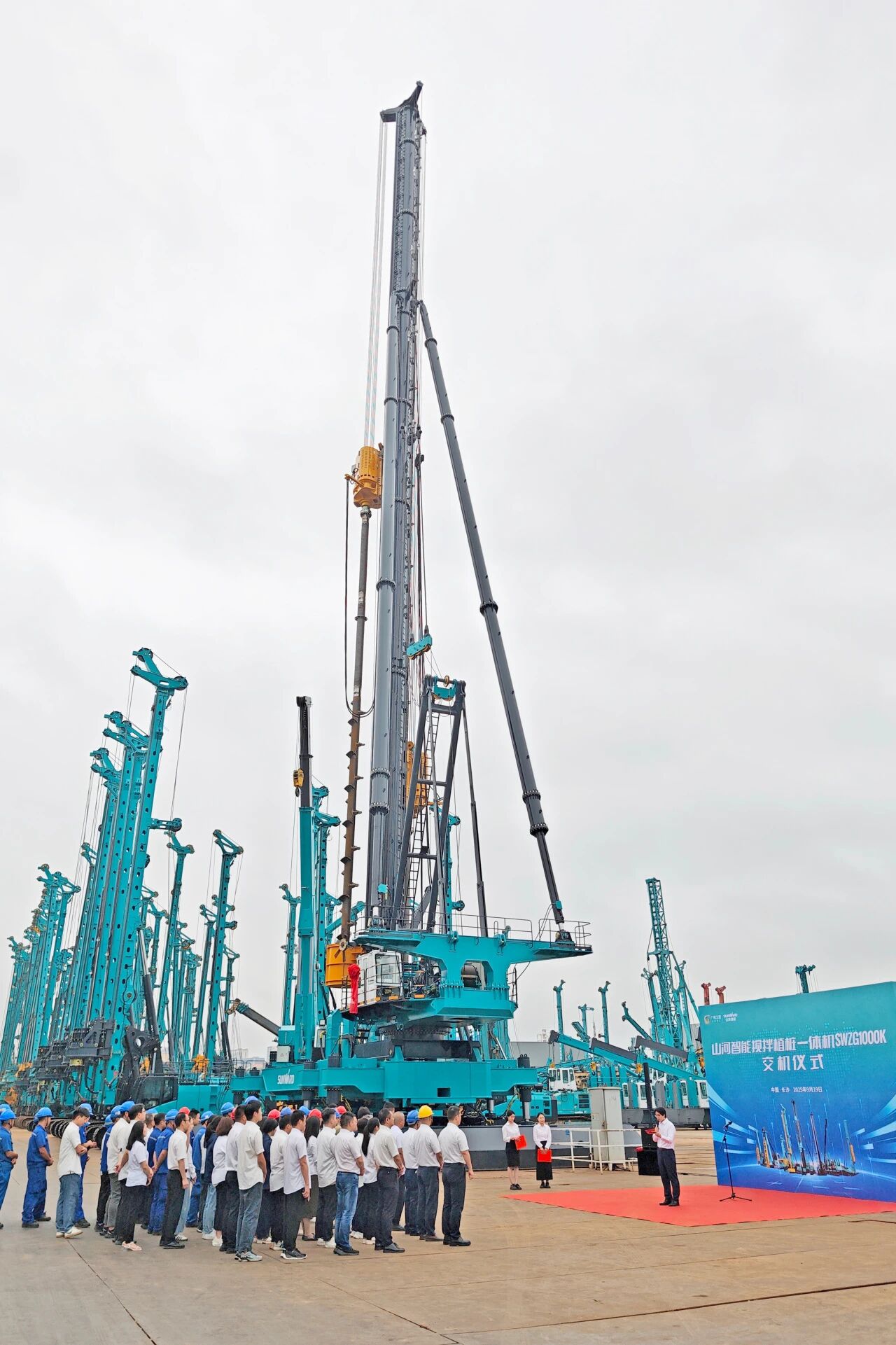 破局深基施工!糖果派对官网智能搅拌中掘植桩一体机重磅交付