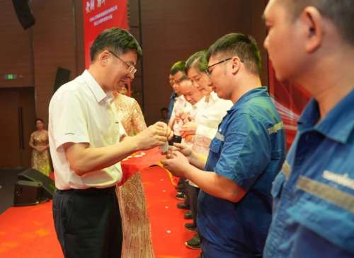 �ǹ��ɶԹ���-׷�󿵽�,����һ������