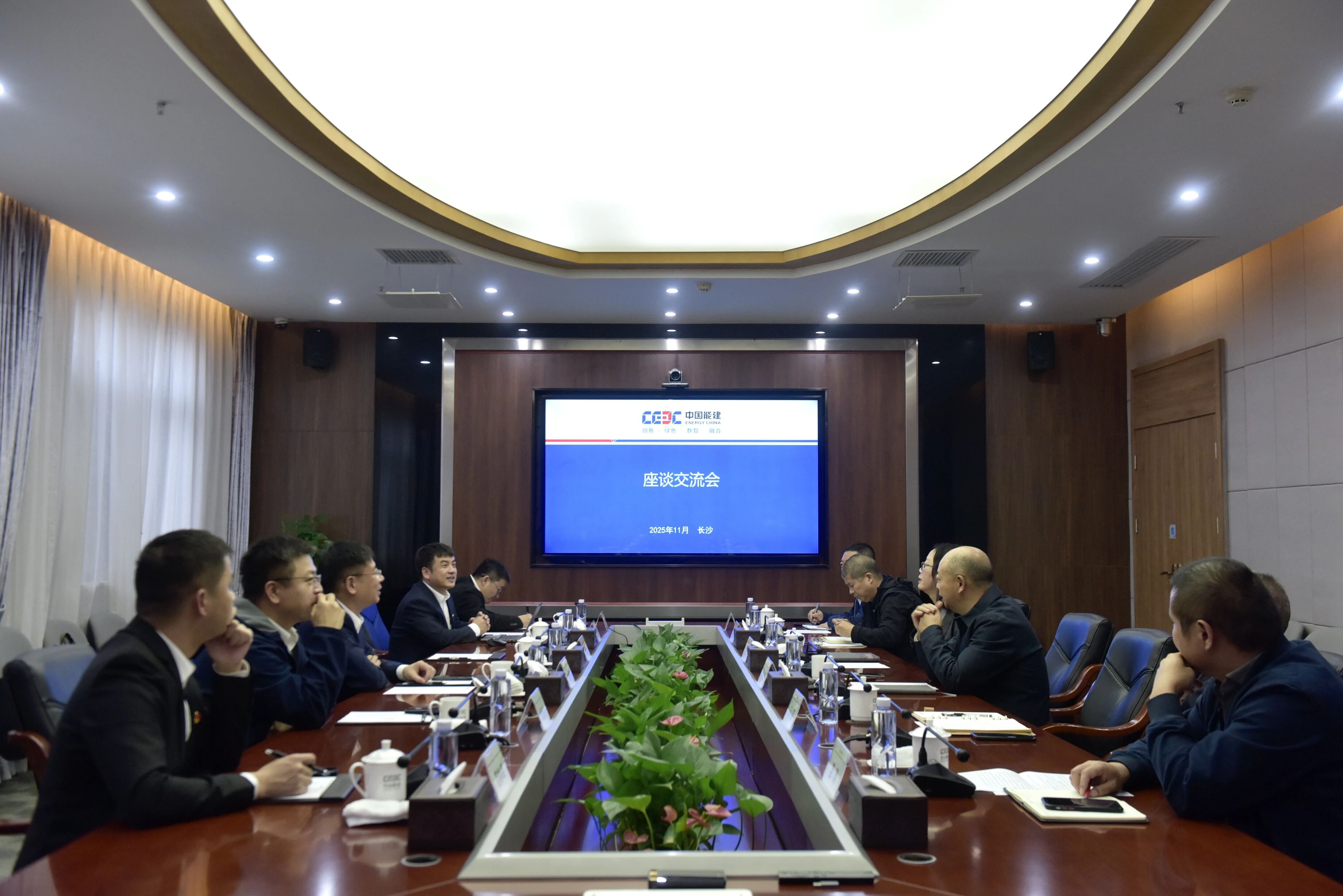 �ǹ��ɶԹ�����������������չ��̸��������д������Ӯ��ƪ��