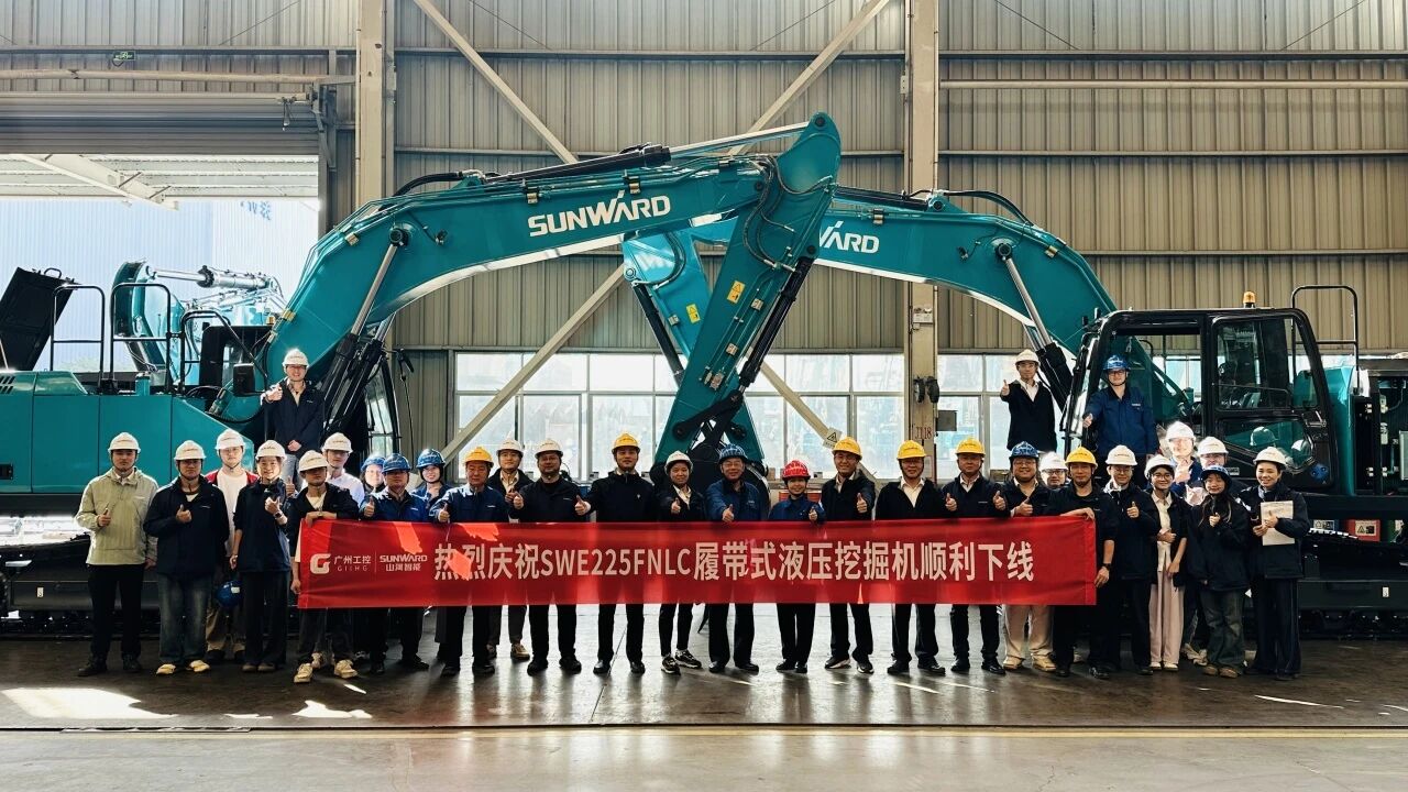 “双子星”闪灼!糖果派对官网智能两款履带式液压挖掘机乐成下线