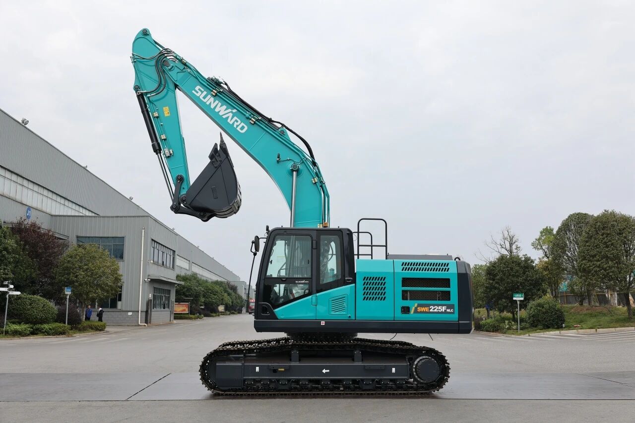 “双子星”闪灼!糖果派对官网智能两款履带式液压挖掘机乐成下线