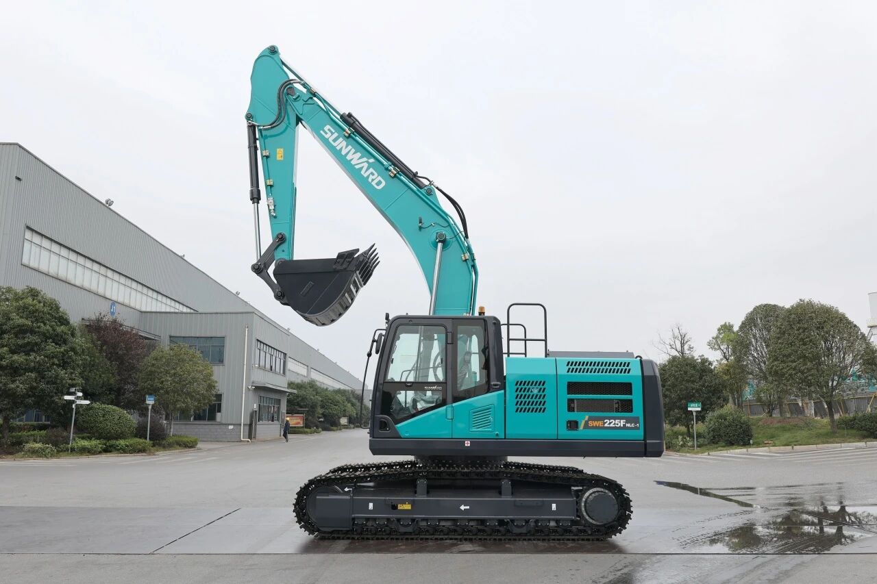 “双子星”闪灼!糖果派对官网智能两款履带式液压挖掘机乐成下线