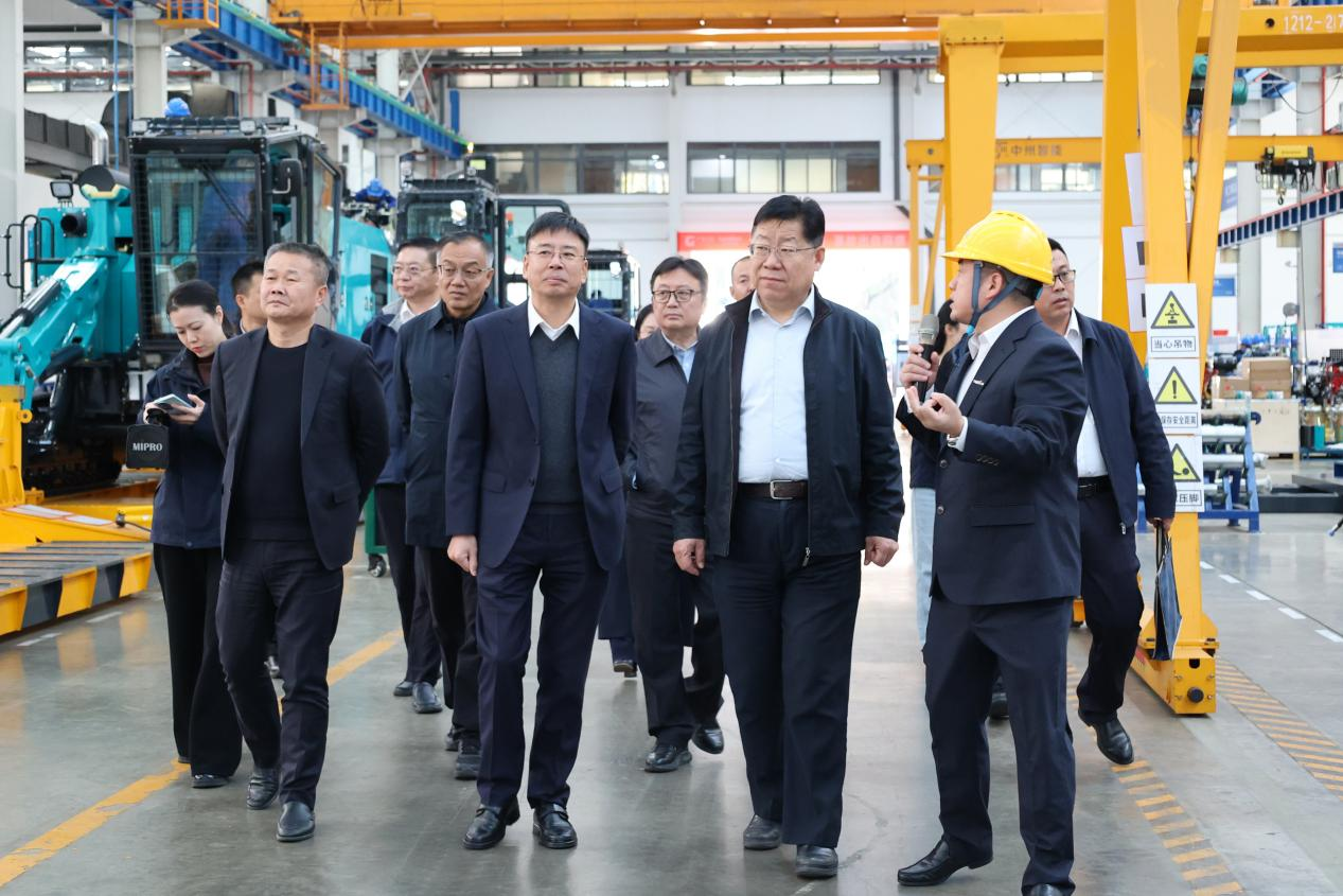 新矿投资集团党委书记、董事长王漠到访糖果派对官网智能