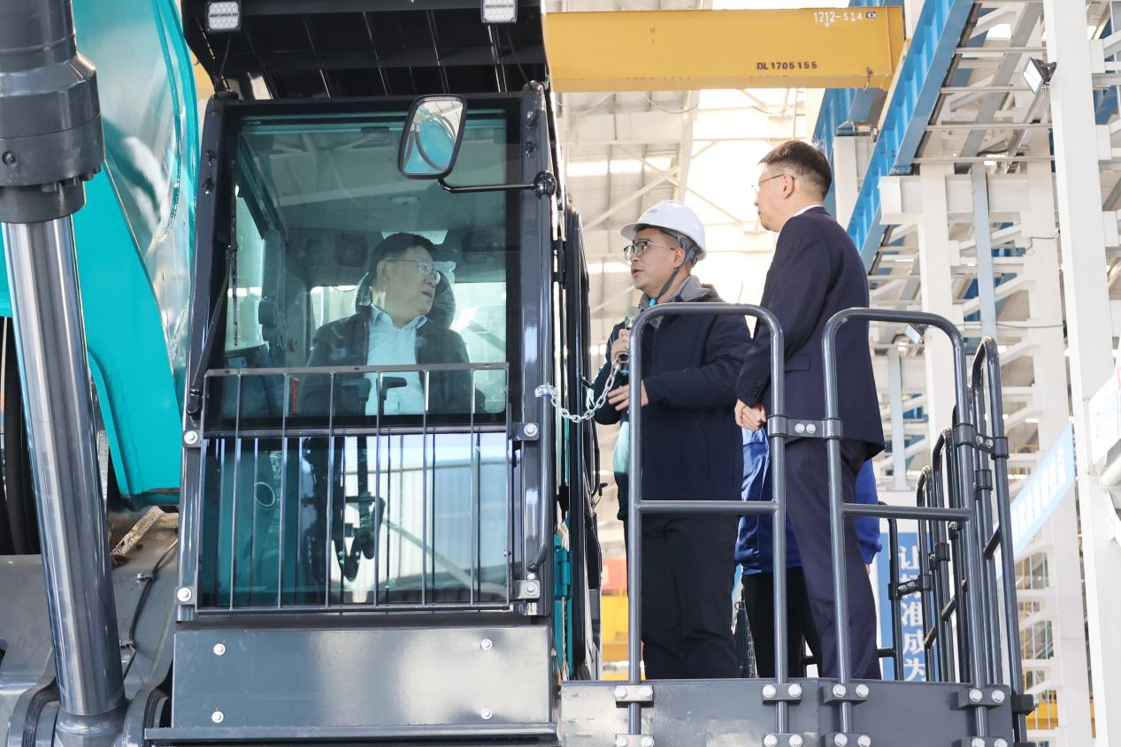 新矿投资集团党委书记、董事长王漠到访糖果派对官网智能