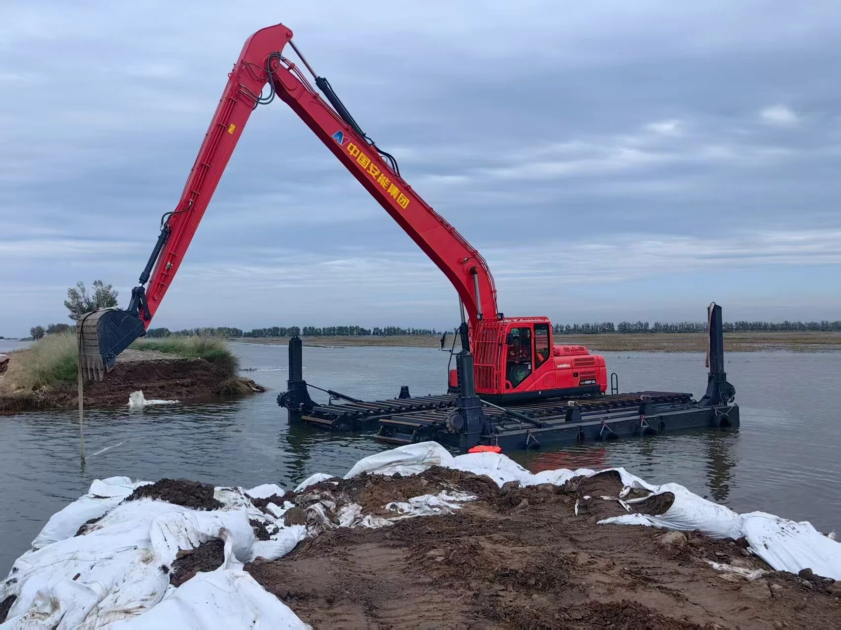 Íâ½»²¿½²»°ÈËÏòÌìÏ·ÖÏíÖйú×îÐÂÁ½ÆÜÍÚ¾ò»ú