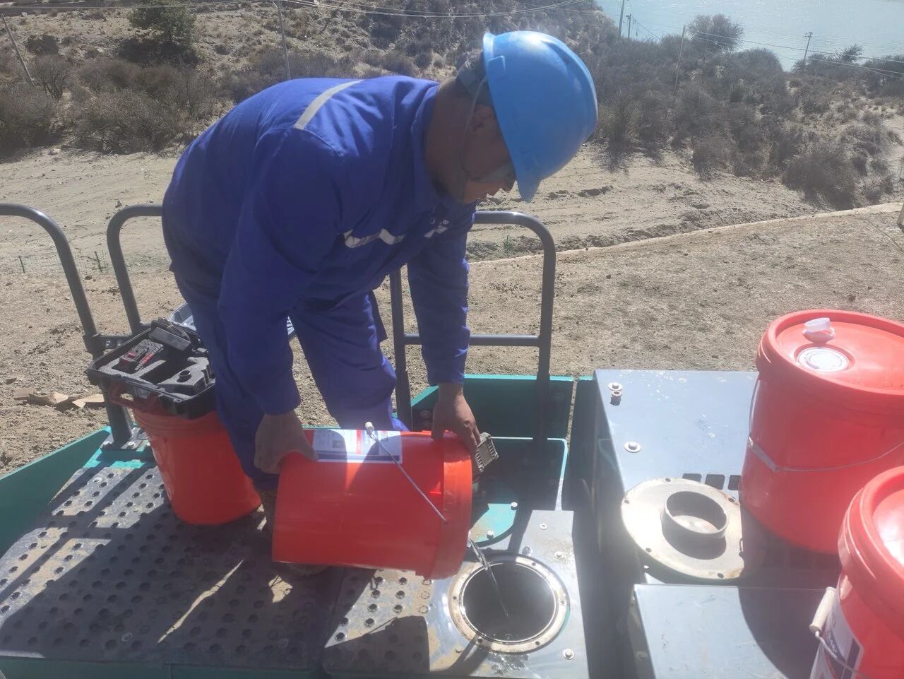 ����������ĵط�����һȺ�ǹ��ɶԹ�����������